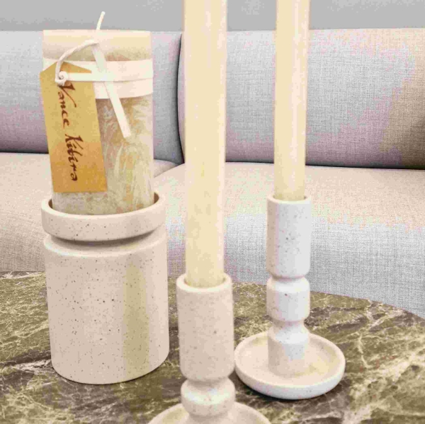 Kerzenhalter und Vase